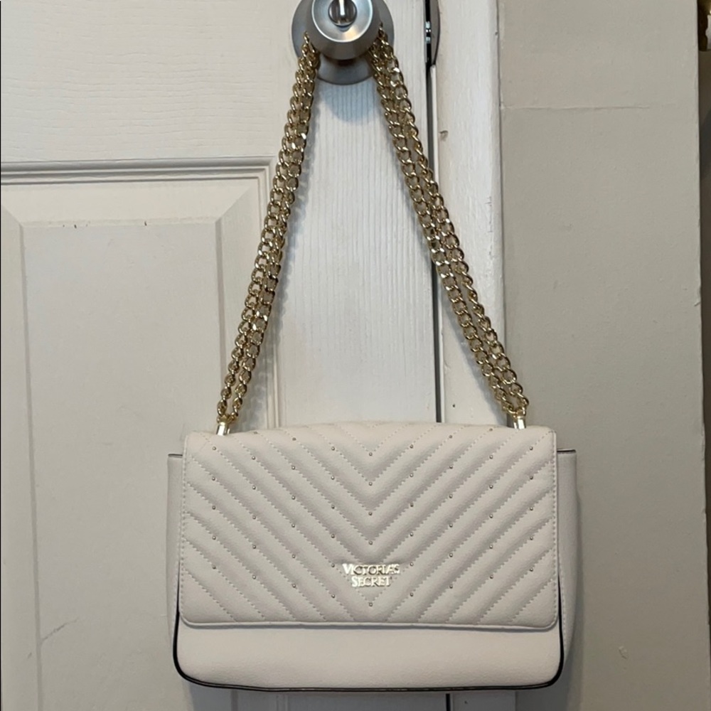 ✨ New Victoria’s Secret White Quilt Purse Chain ✨